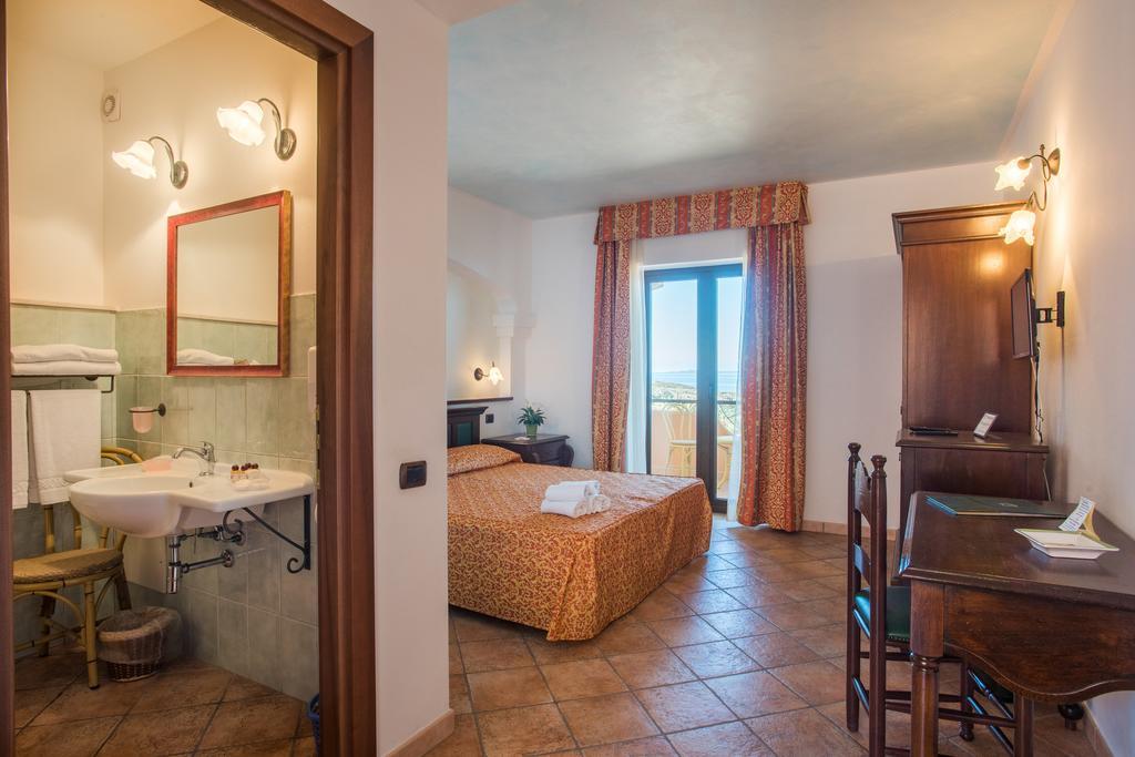 Lido Degli Spagnoli Wellness & 4*